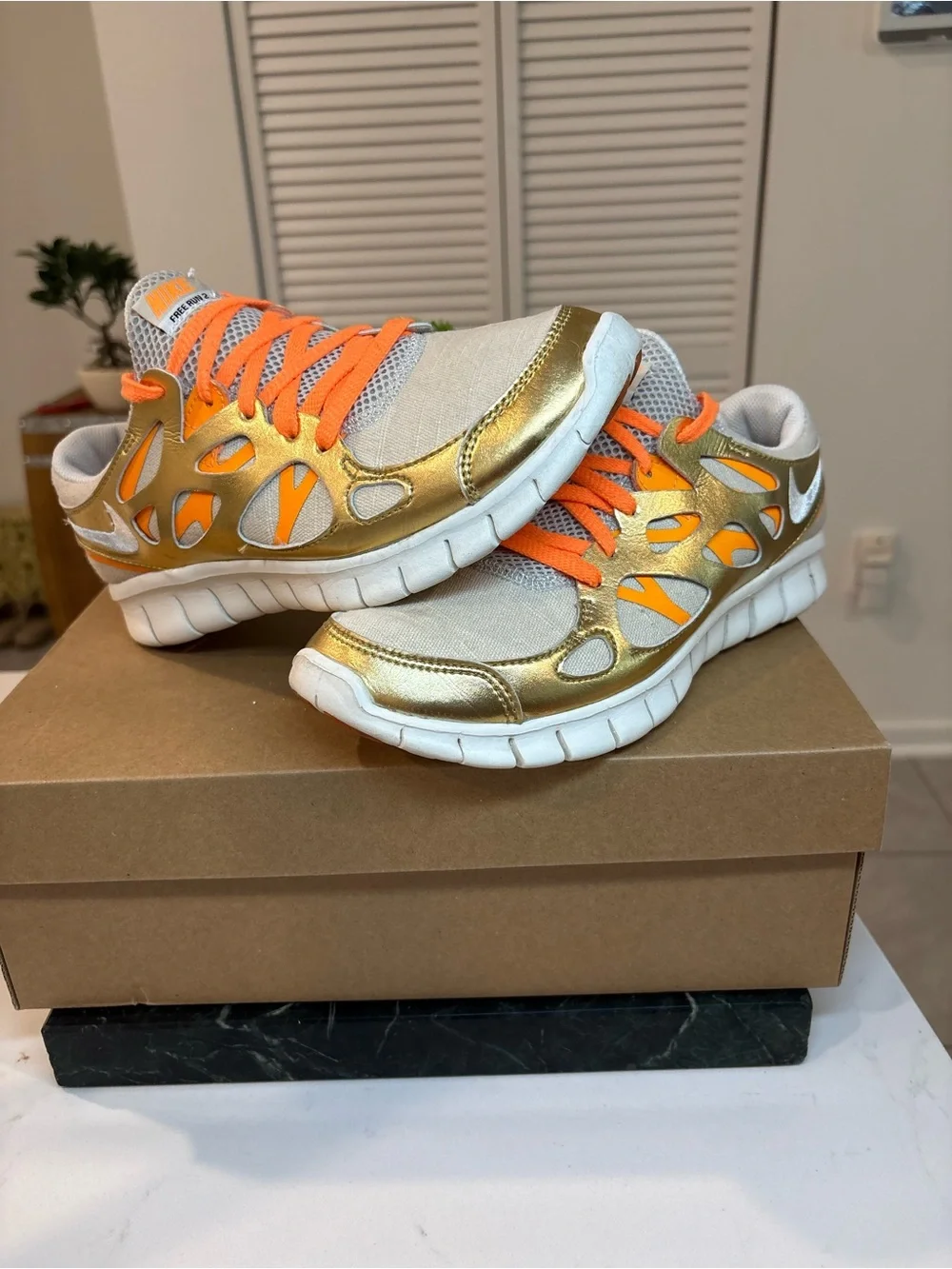 Nike Free Run 2 Gold Chrome Rare Running Shoes , Women’s size 8.5